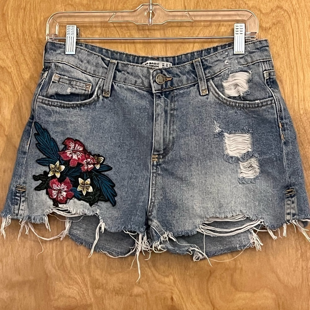 Zara Basic Floral Appliqué Cut Off Denim Shorts 6